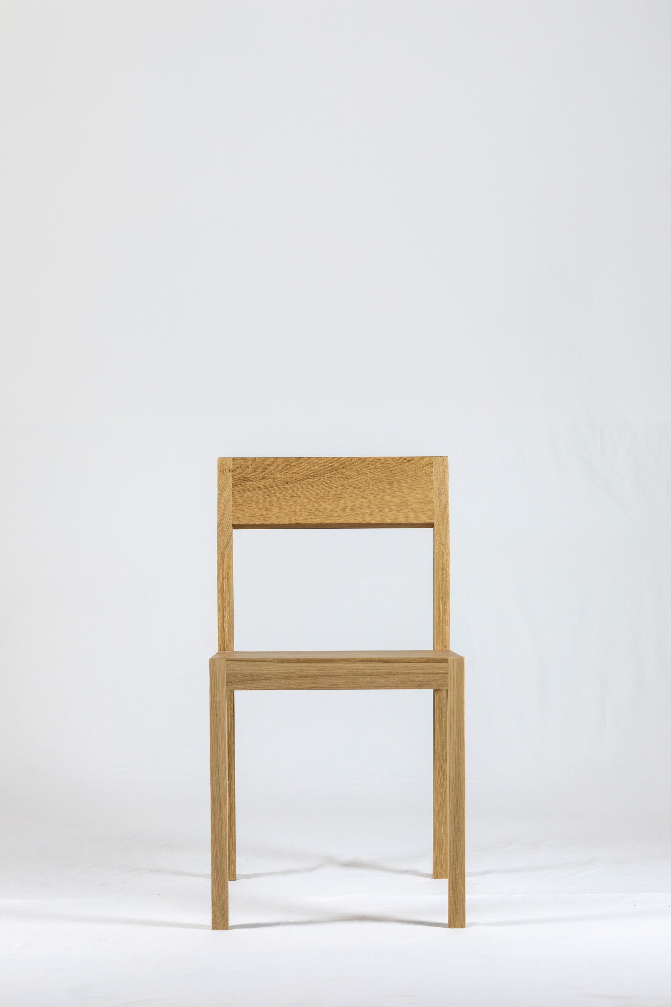 Minimalistischer Eichenstuhl Bjørn (781M) – Massivholz, zeitloses Design, ergonomisch & bequem