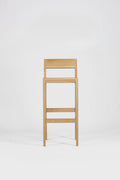 Barhocker bjørn (781H) aus massiver Eiche - bequem, ergonomisch, minimalistisch und zeitlos.