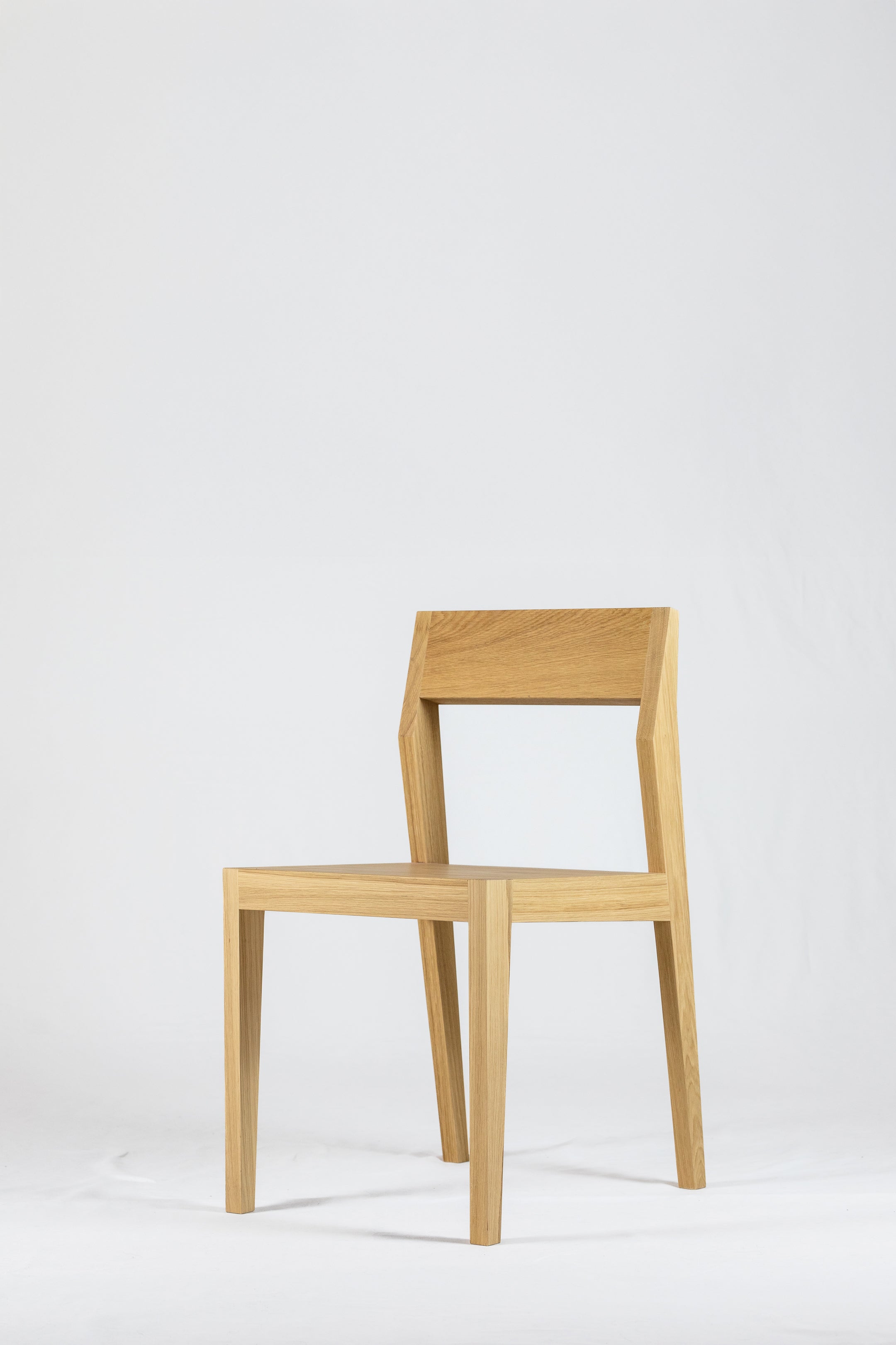 Minimalistischer Eichenstuhl Bjørn (781M) – Massivholz, zeitloses Design, ergonomisch & bequem