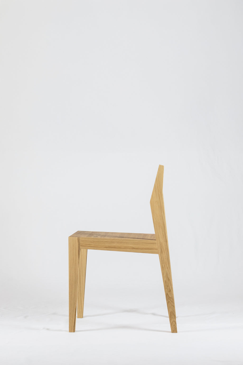 Minimalistischer Eichenstuhl Bjørn (781M) – Massivholz, zeitloses Design, ergonomisch & bequem
