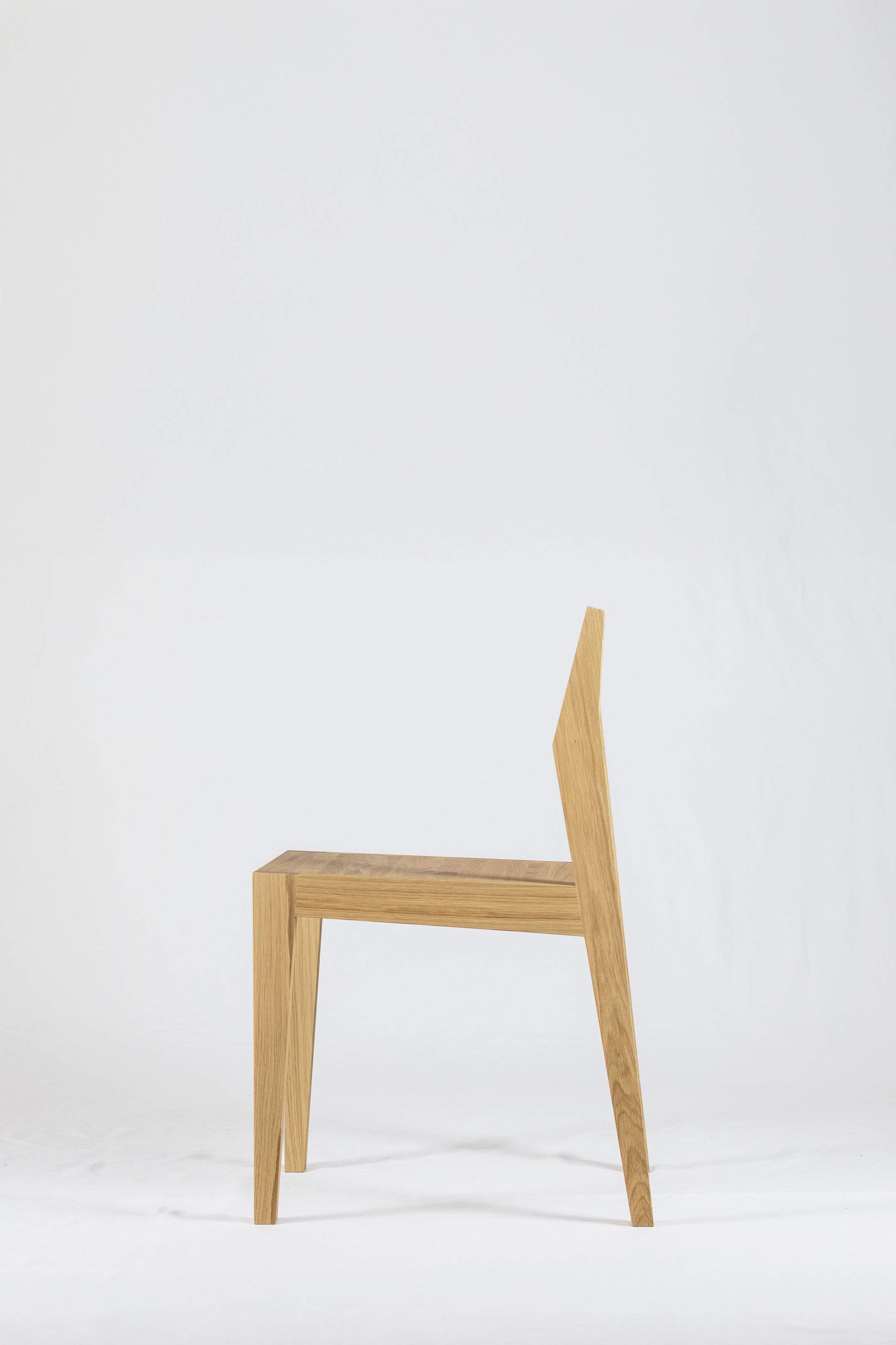 Minimalistischer Eichenstuhl Bjørn (781M) – Massivholz, zeitloses Design, ergonomisch & bequem