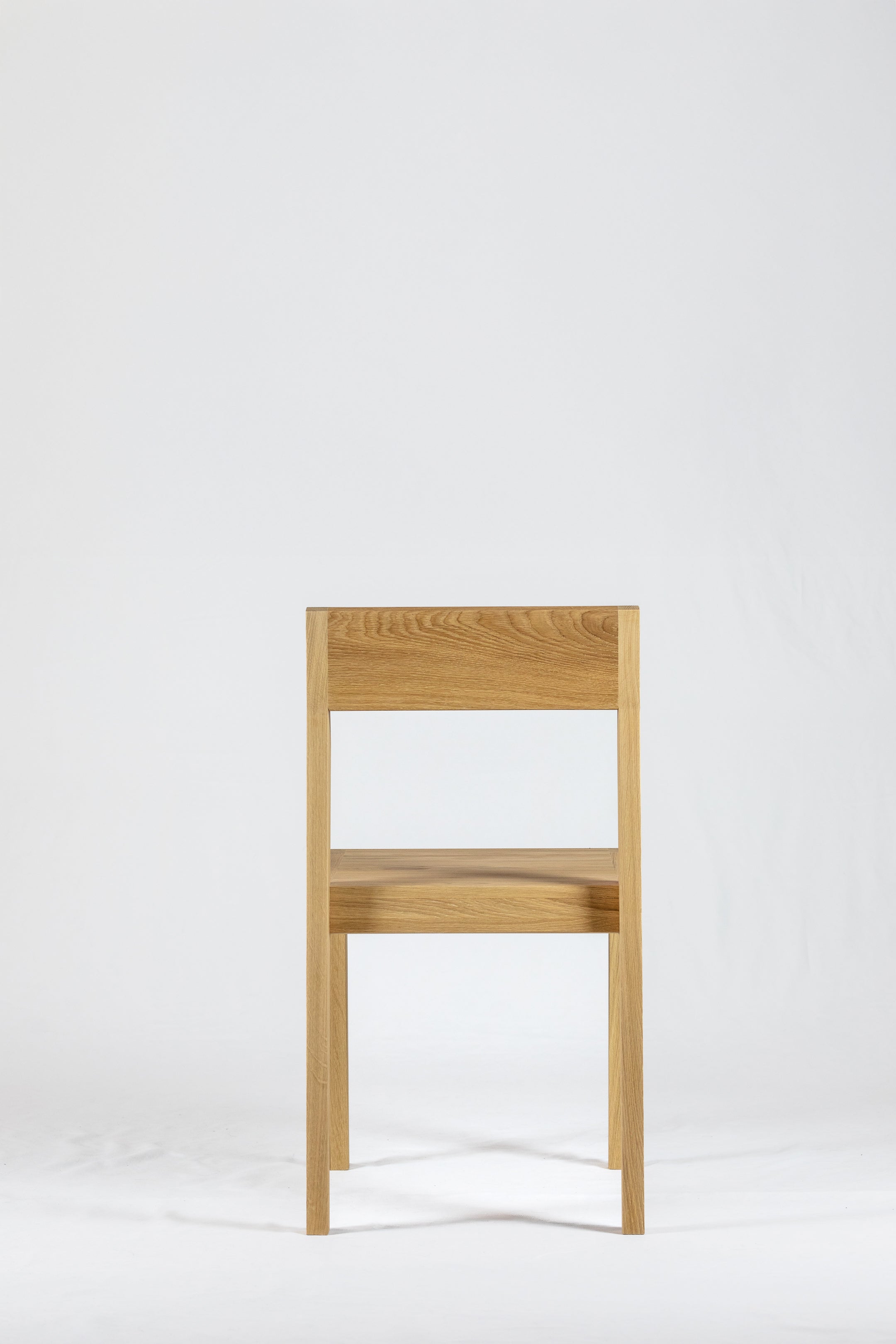 Minimalistischer Eichenstuhl Bjørn (781M) – Massivholz, zeitloses Design, ergonomisch & bequem