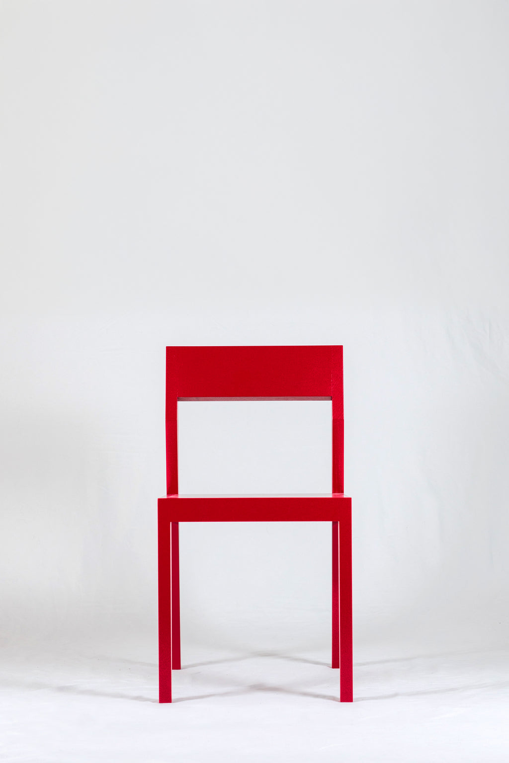 Minimalistischer Stuhl BJØRN Bella Rouge – Massivholz, zeitloses Design, ergonomisch & bequem