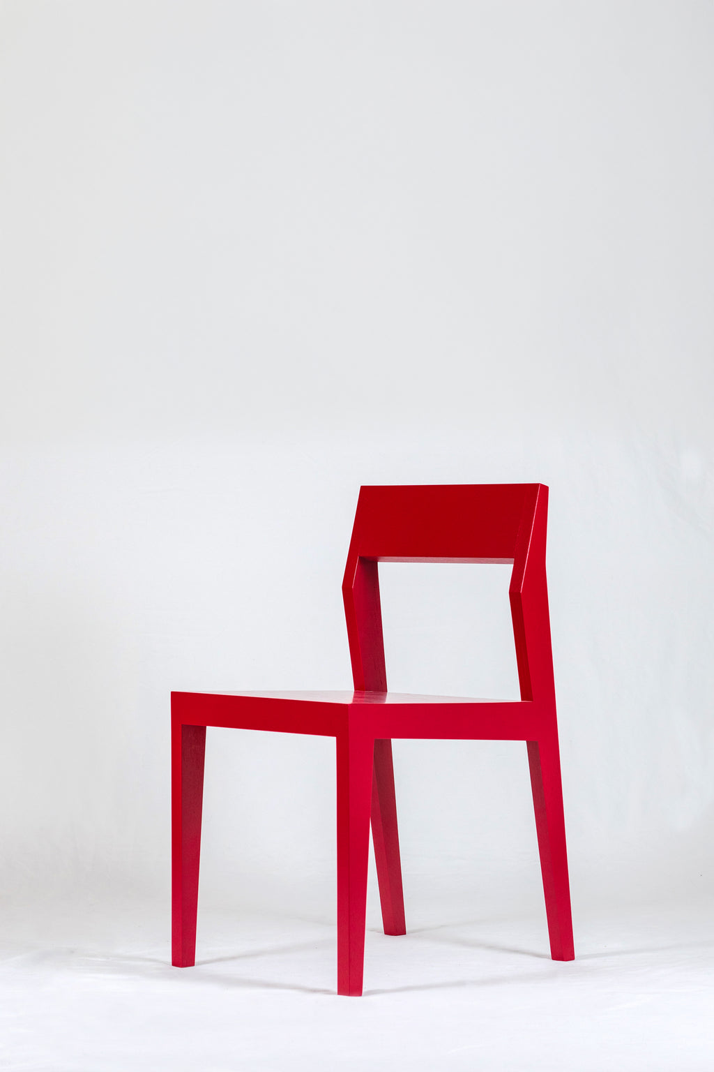 Minimalistischer Stuhl BJØRN Bella Rouge – Massivholz, zeitloses Design, ergonomisch & bequem