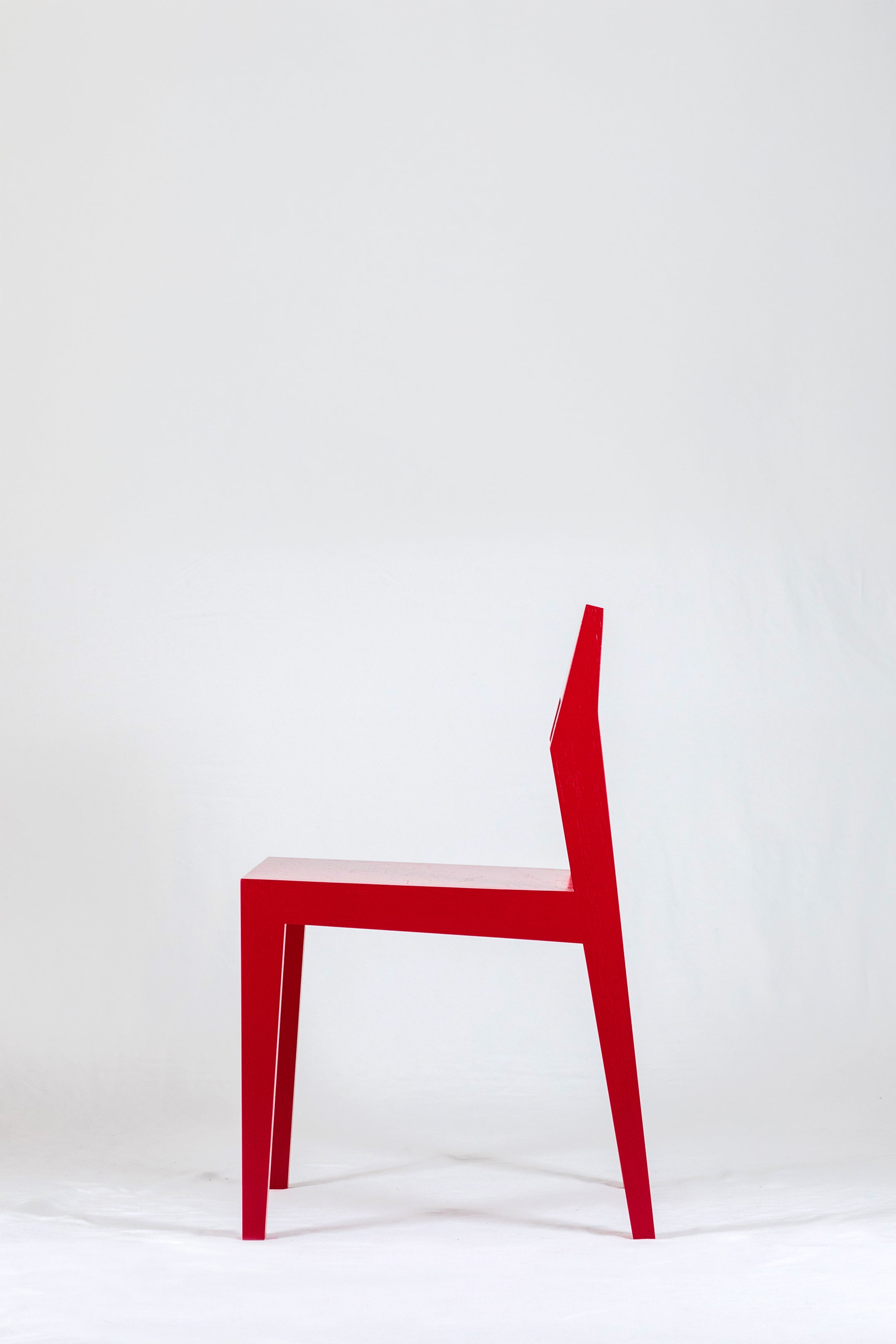Minimalistischer Stuhl BJØRN Bella Rouge – Massivholz, zeitloses Design, ergonomisch & bequem