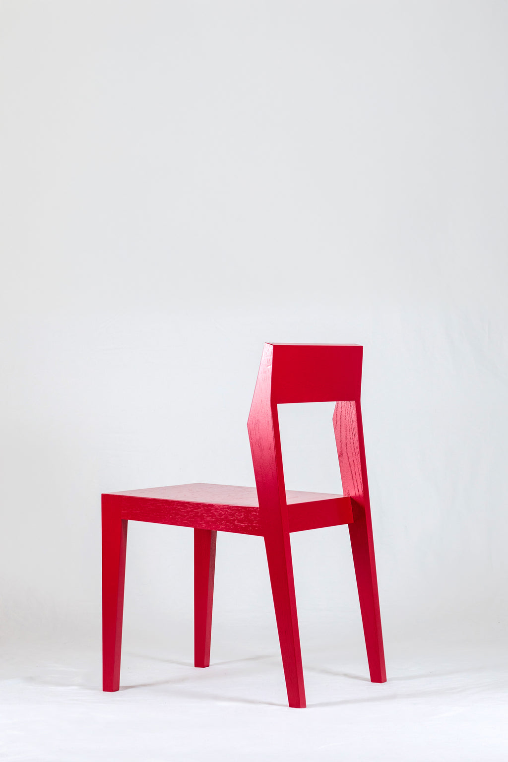 Minimalistischer Stuhl BJØRN Bella Rouge – Massivholz, zeitloses Design, ergonomisch & bequem