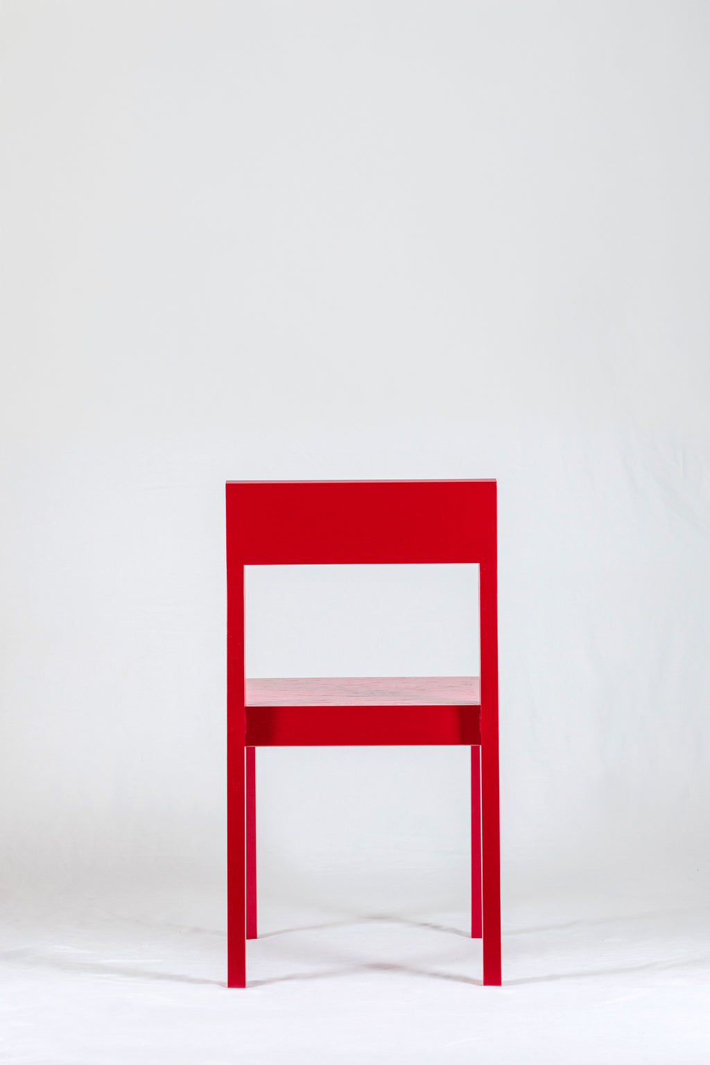 Minimalistischer Stuhl BJØRN Bella Rouge – Massivholz, zeitloses Design, ergonomisch & bequem