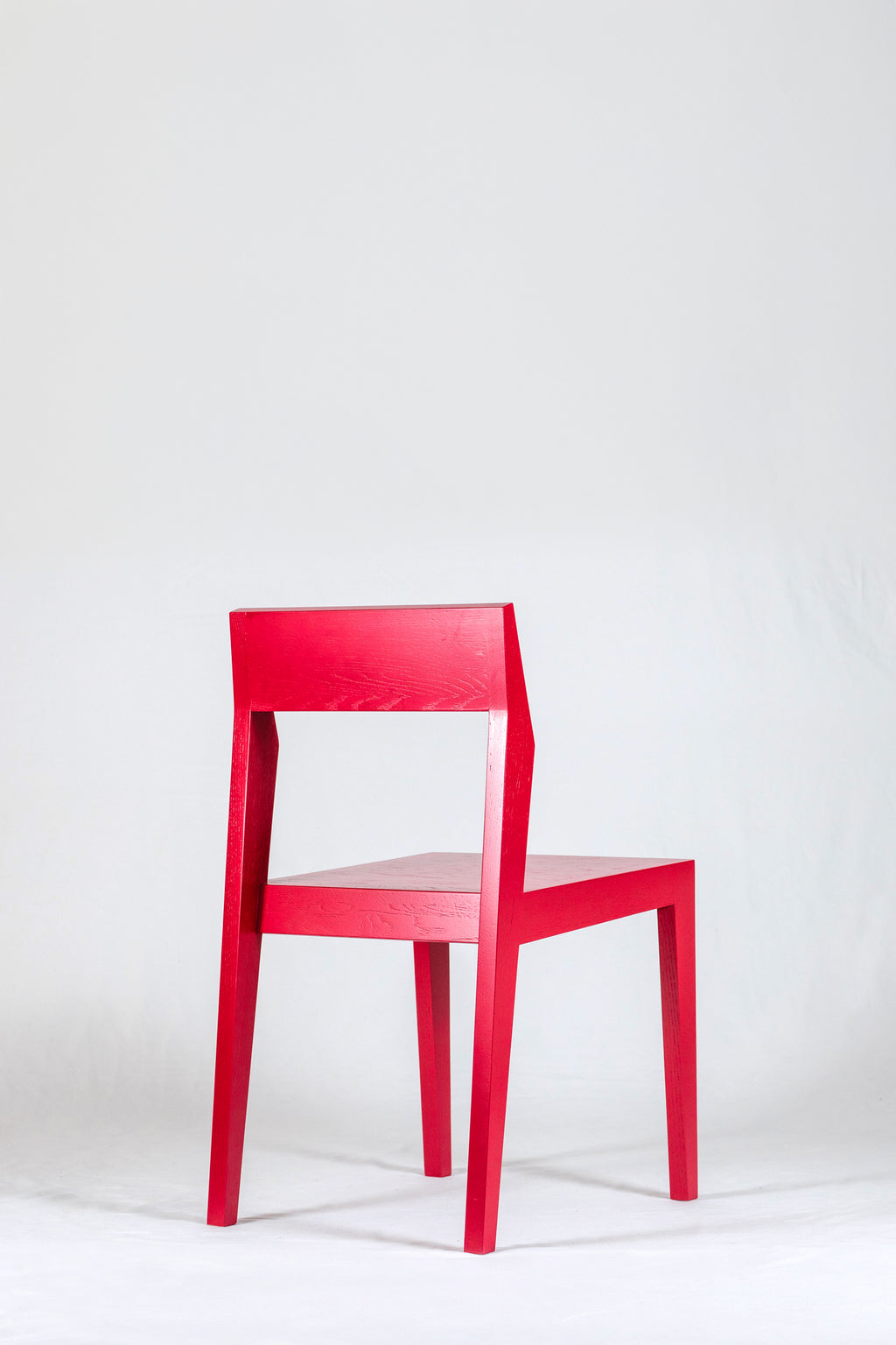 Minimalistischer Stuhl BJØRN Bella Rouge – Massivholz, zeitloses Design, ergonomisch & bequem