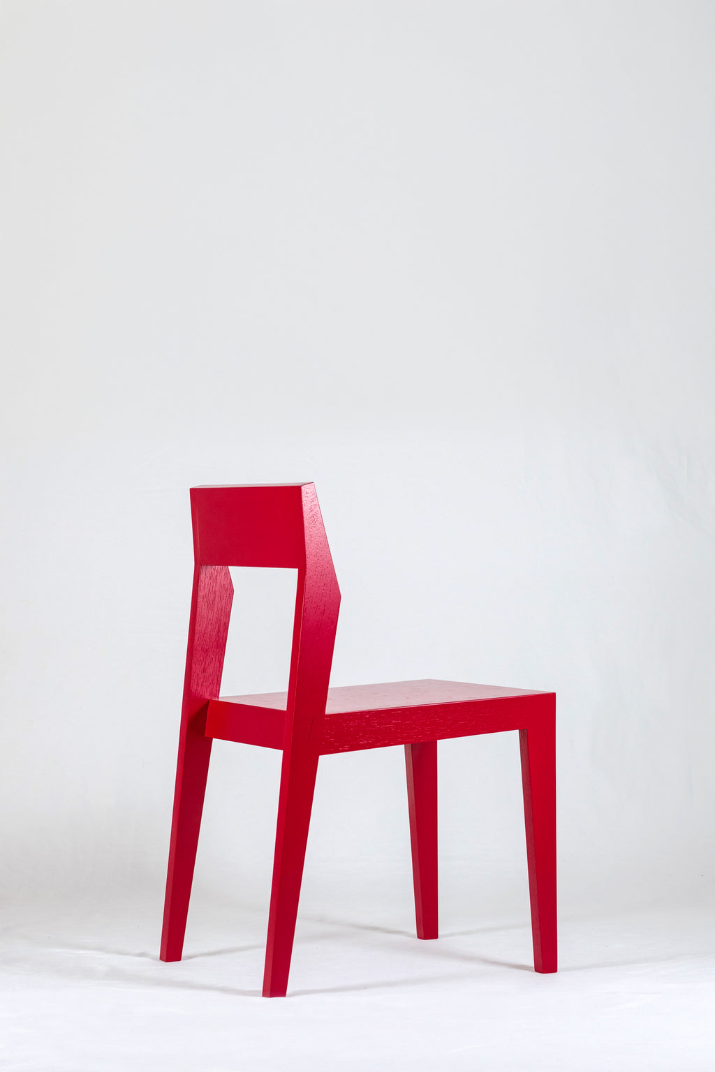Minimalistischer Stuhl BJØRN Bella Rouge – Massivholz, zeitloses Design, ergonomisch & bequem