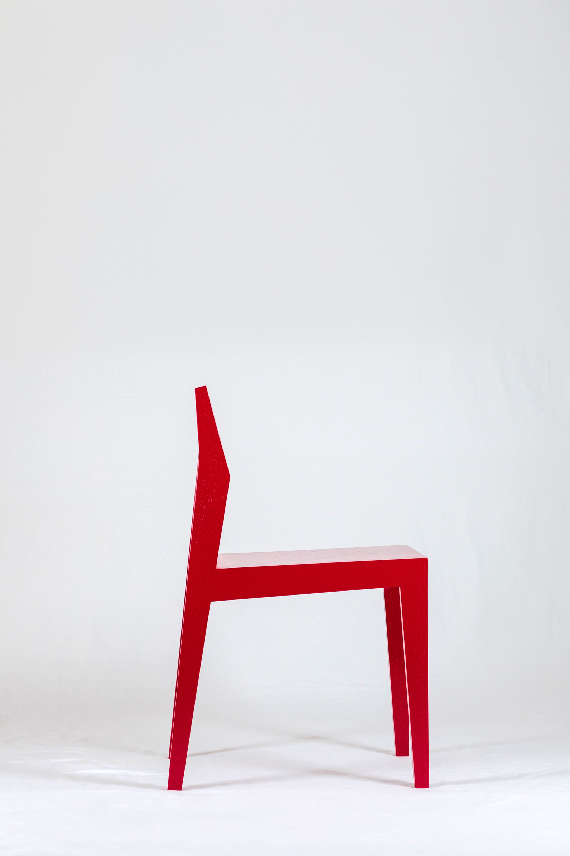 Minimalistischer Stuhl BJØRN Bella Rouge – Massivholz, zeitloses Design, ergonomisch & bequem