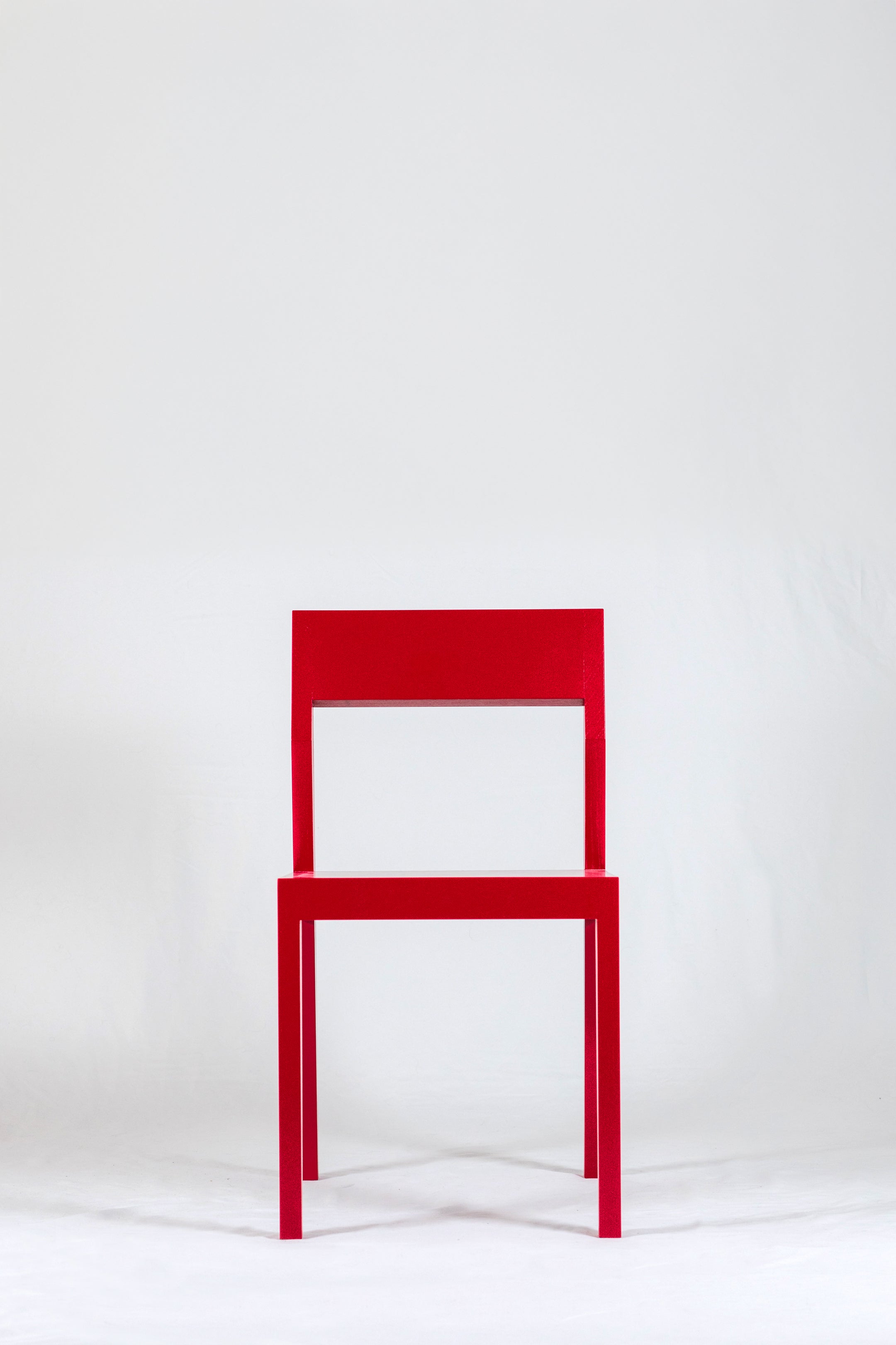 Minimalistischer Stuhl BJØRN Bella Rouge – Massivholz, zeitloses Design, ergonomisch & bequem