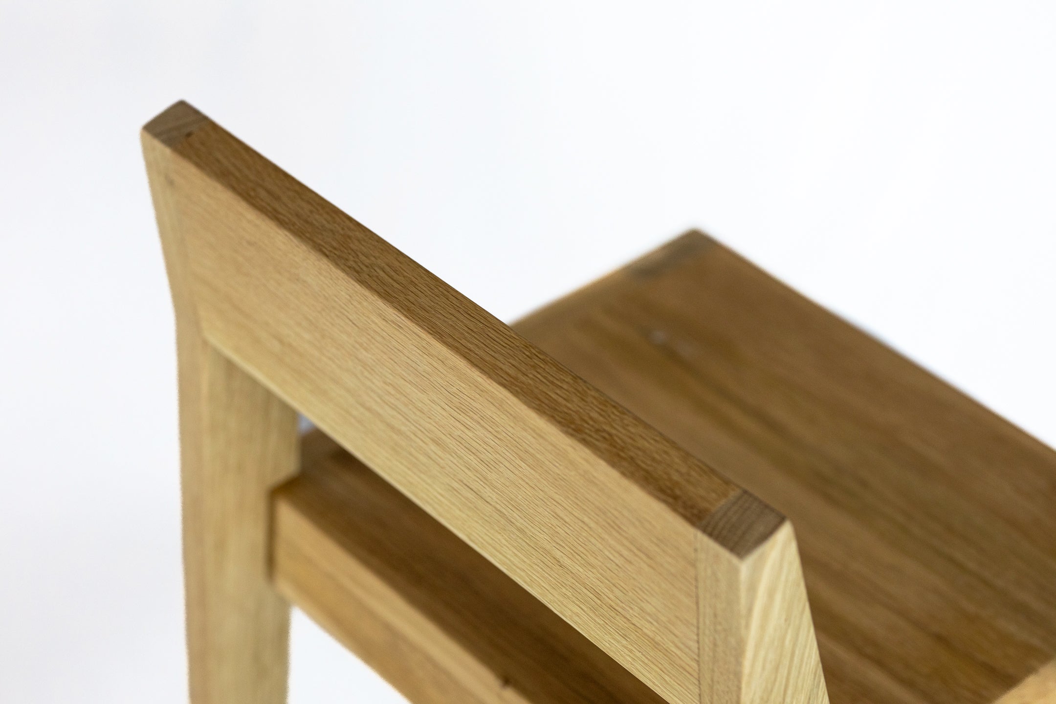 Barhocker bjørn (781H) aus massiver Eiche - bequem, ergonomisch, minimalistisch und zeitlos.